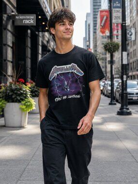 METALLICA  BAND  T SHIRT (MEDIUM)